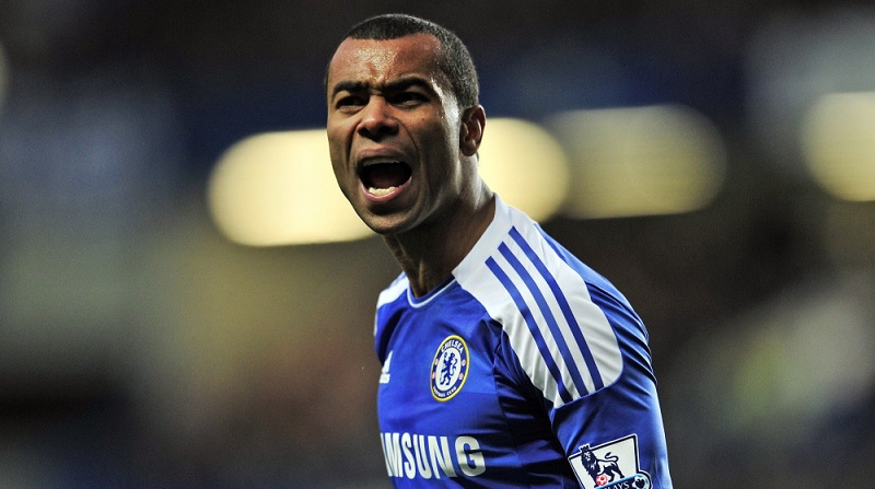 top-5-hau-ve-canh-trai-hay-nhat-the-gioi-moi-thoi-dai-ashley-cole