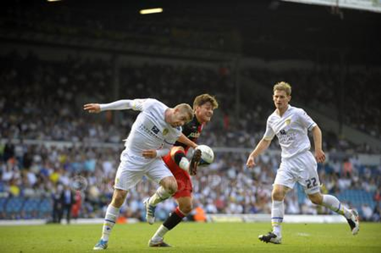 nhan-dinh-soi-keo-leeds-vs-portsmouth-luc-18h30-ngay-10-8-2024-1